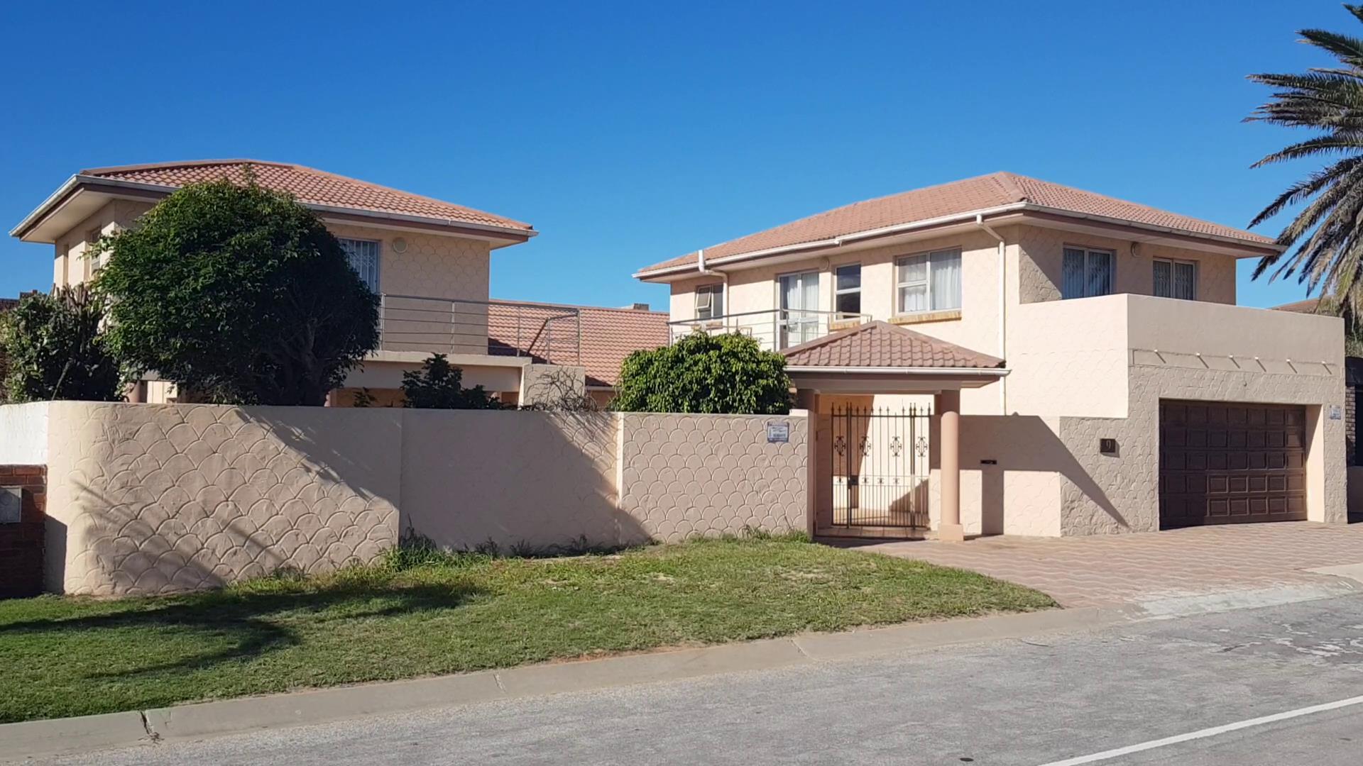 6 Bedroom House For Sale in Bluewater Bay RE/MAX™ of Southern Africa 6 Bedroom House For Sale in Bluewater Bay RE/MAX™ of Southern Africa