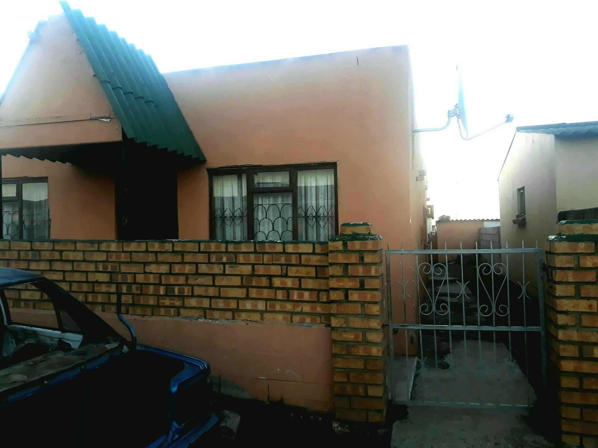 2 Bedroom House For Sale in Kwazakhele RE/MAX™ of Southern Africa