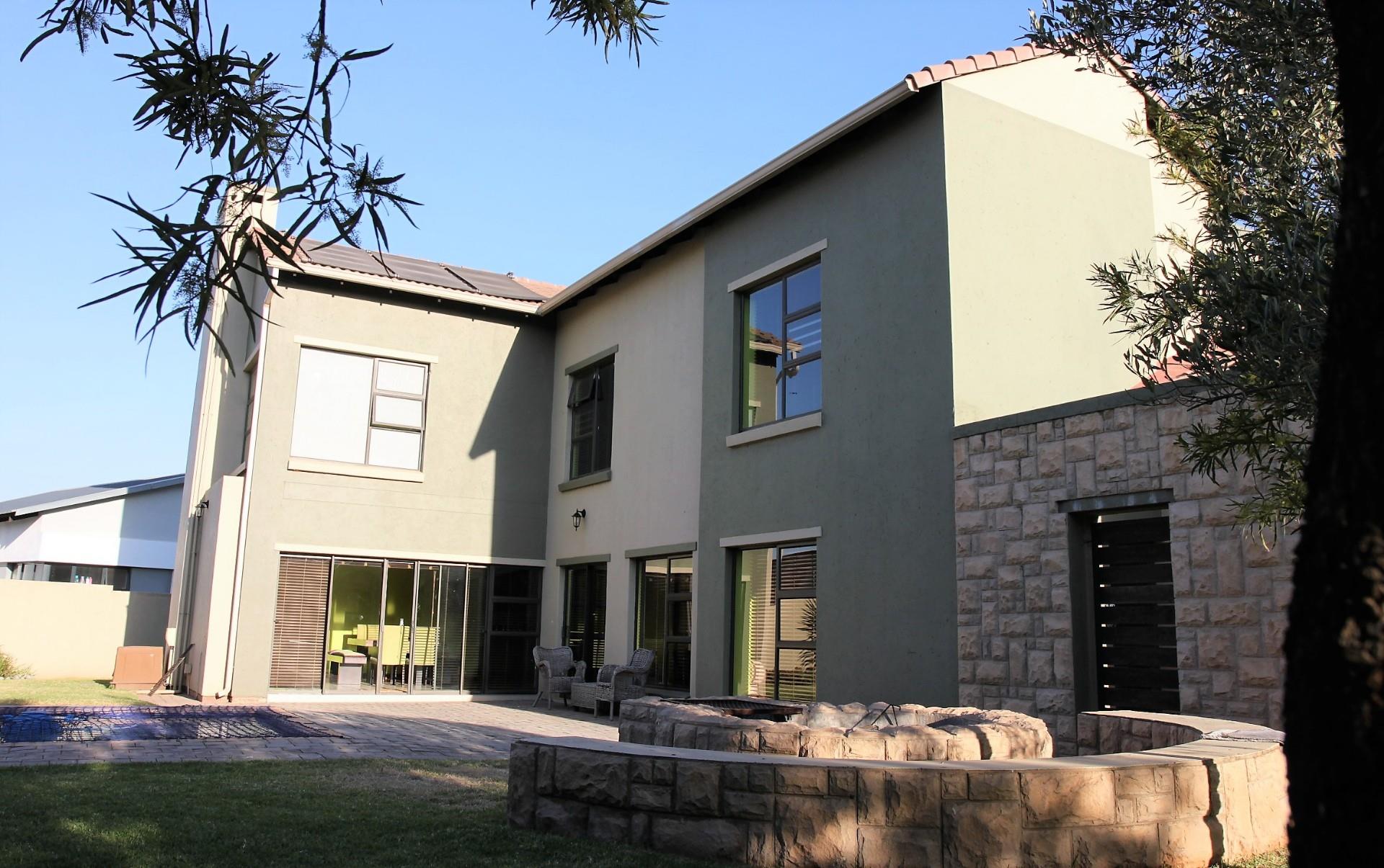 4 Bedroom House For Sale in Midstream Hill Estate RE/MAX™ of Southern