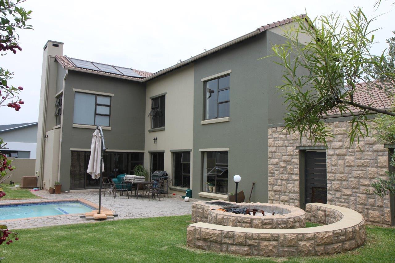 4 Bedroom House For Sale in Midstream Hill Estate RE/MAX™ of Southern