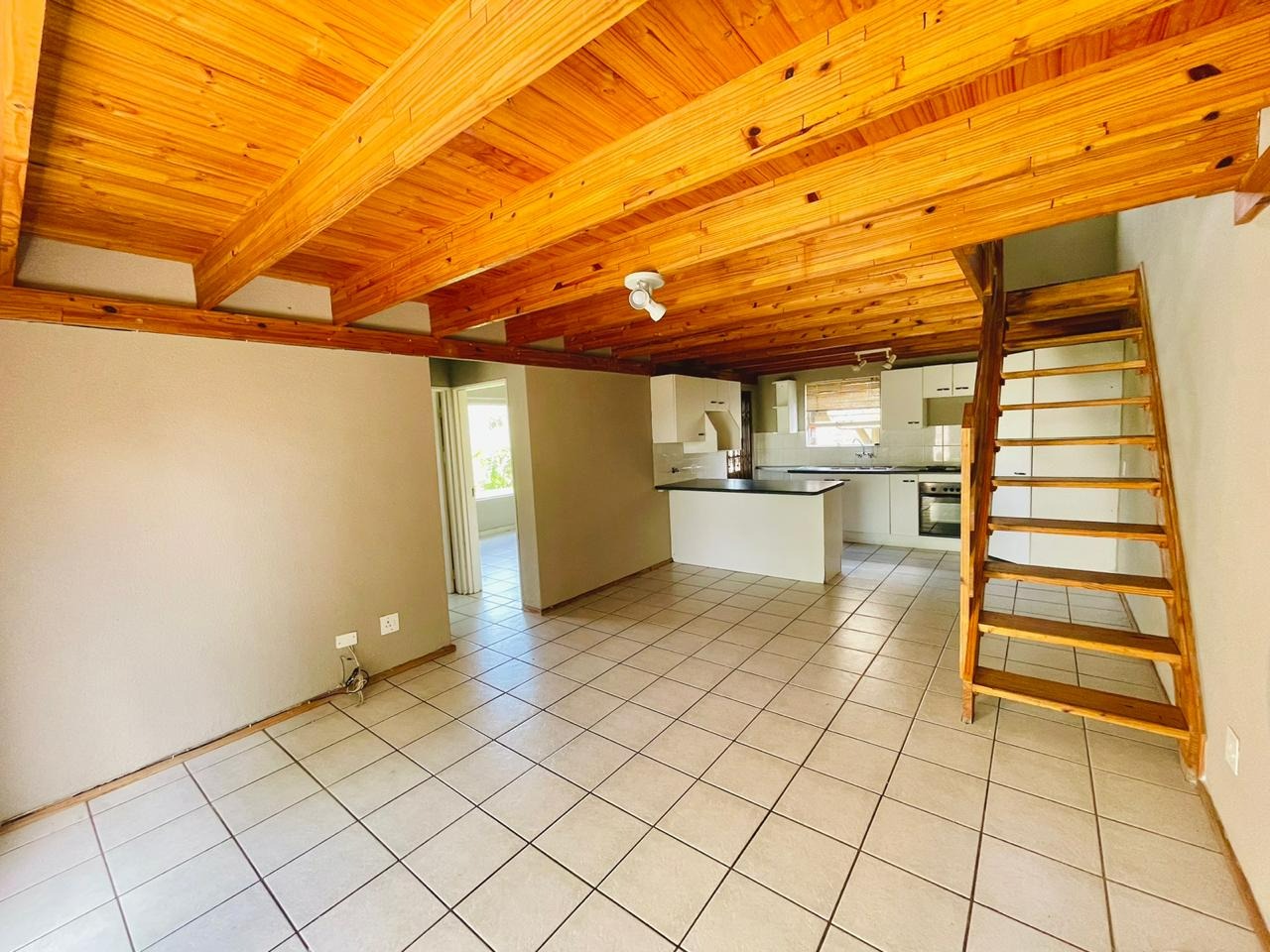 2 Bedroom Townhouse To Rent in Oakdene RE/MAX™ of Southern Africa