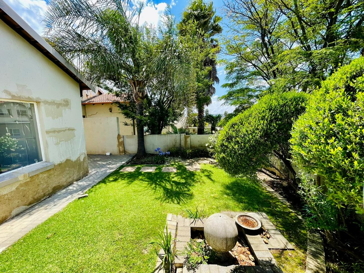 2 Bedroom Townhouse To Rent in Oakdene RE/MAX™ of Southern Africa