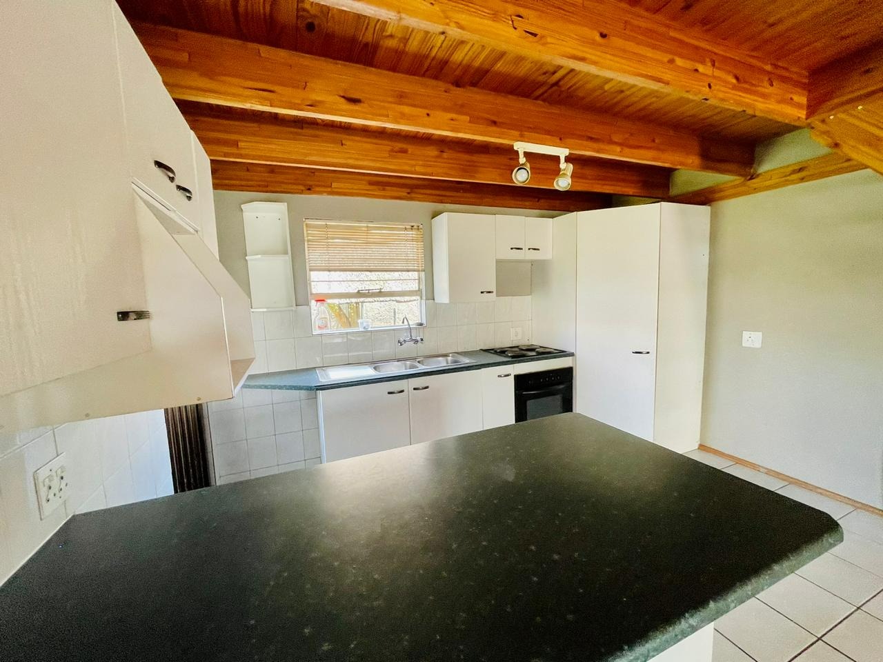 2 Bedroom Townhouse To Rent in Oakdene RE/MAX™ of Southern Africa