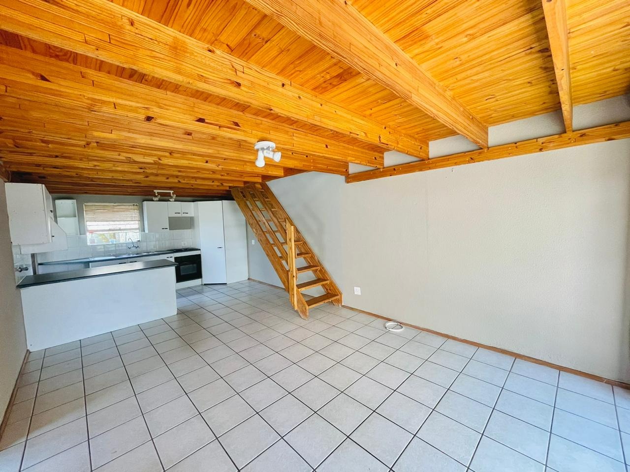 2 Bedroom Townhouse To Rent in Oakdene RE/MAX™ of Southern Africa