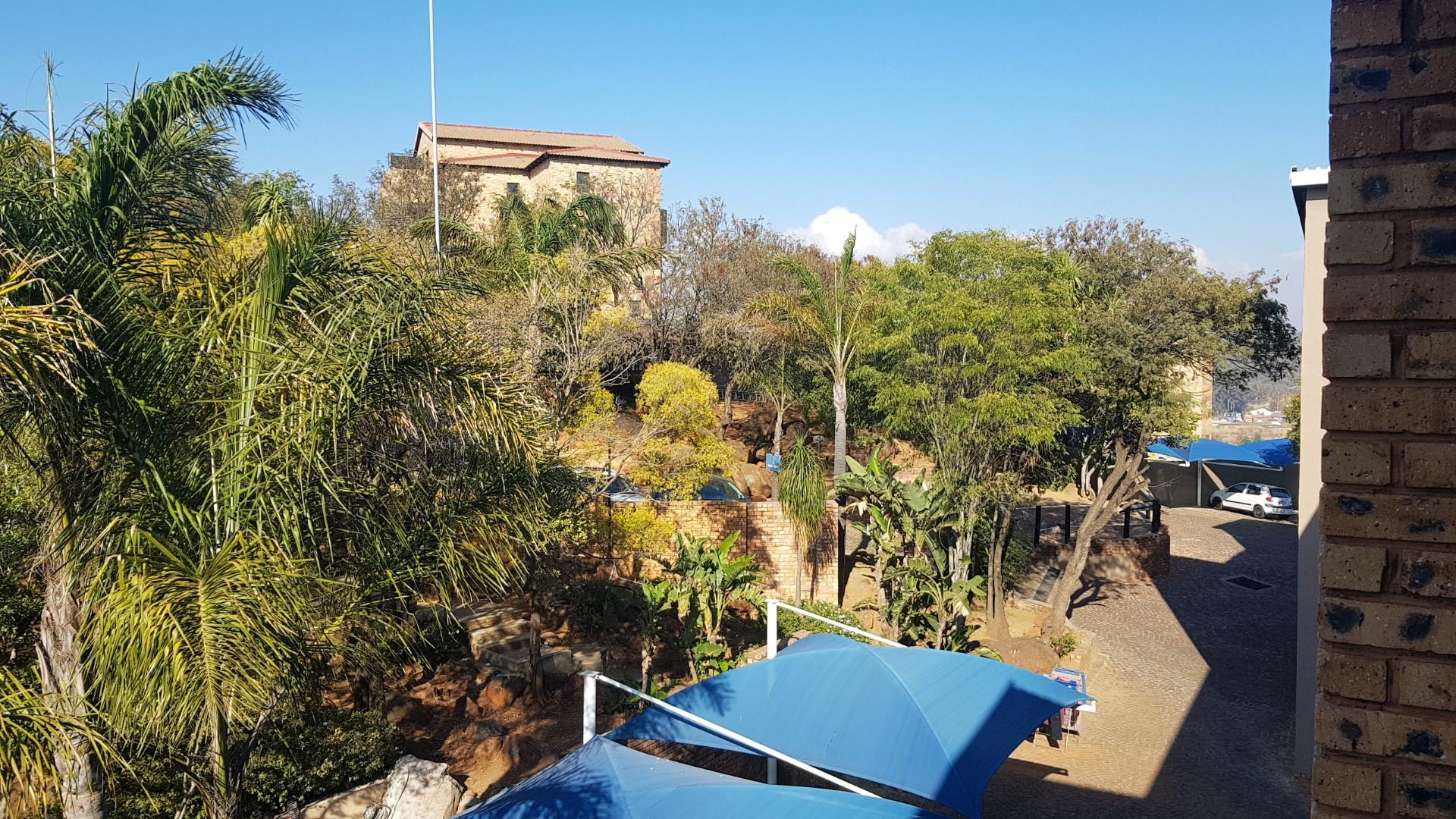 2 Bedroom Townhouse For Sale in Mulbarton RE/MAX™ of Southern Africa