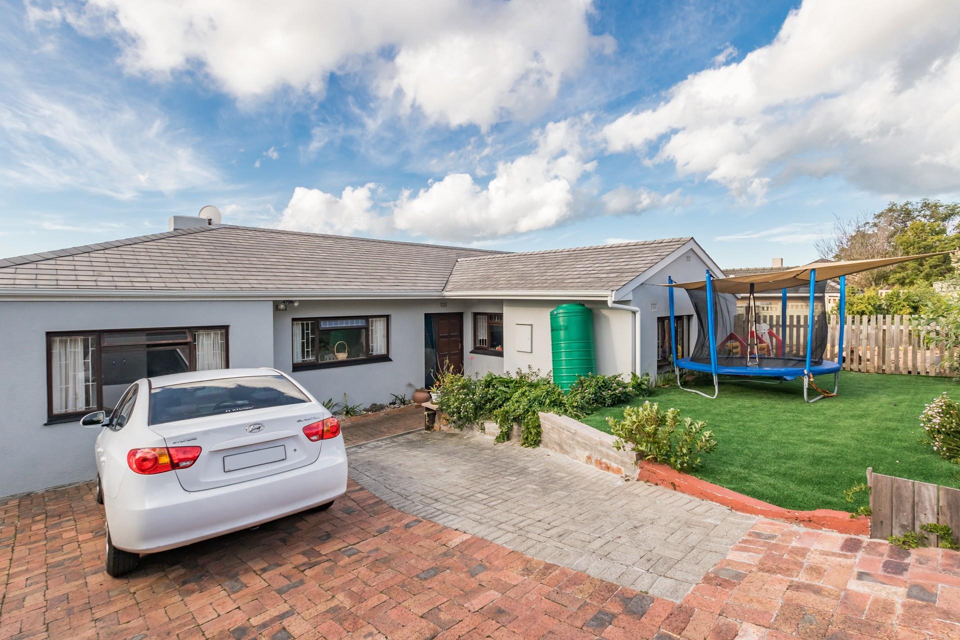 4 Bedroom House For Sale in Fish Hoek RE/MAX™ of Southern Africa