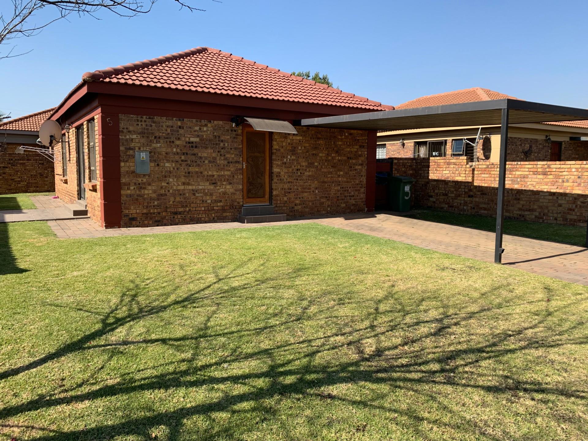 3 Bedroom House For Sale in Southdowns Estate RE/MAX™ of Southern Africa