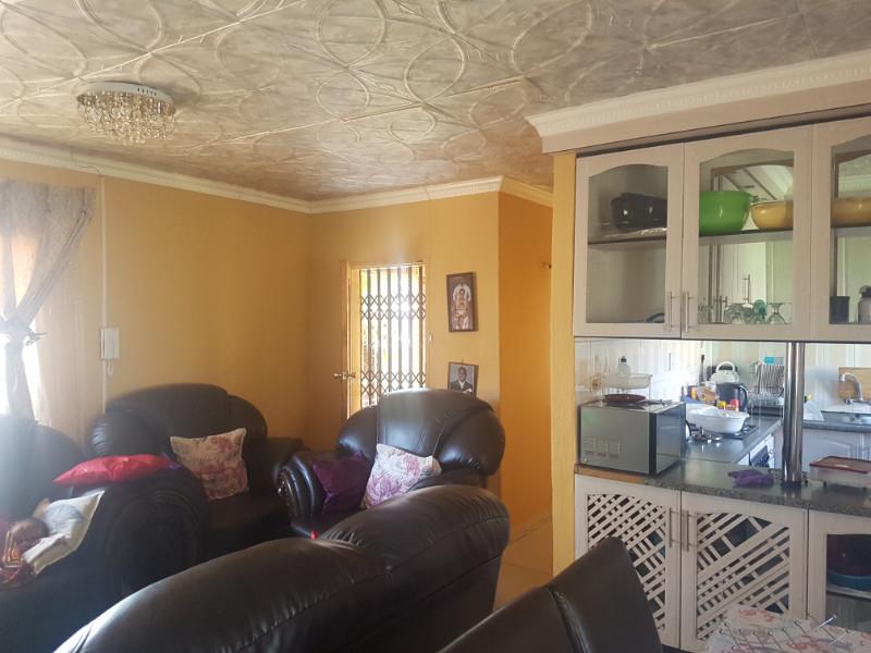 3 Bedroom House To Rent in Flora Park RE/MAX™ of Southern Africa