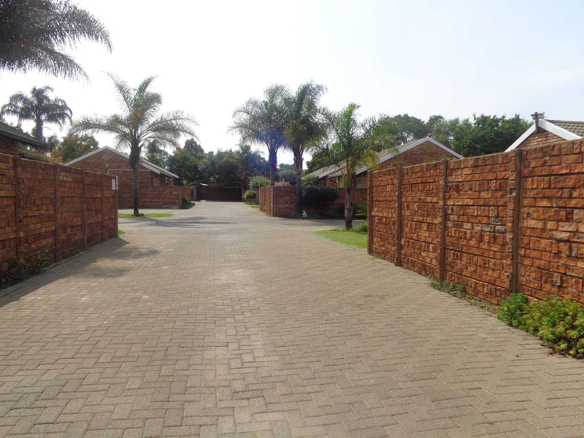 2 Bedroom House To Rent in Elarduspark RE/MAX™ of Southern Africa