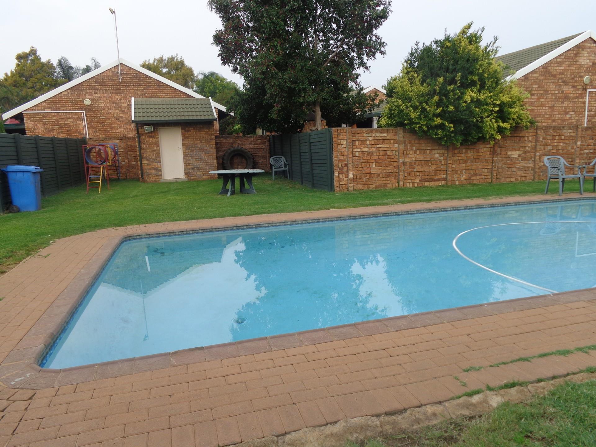2 Bedroom House To Rent in Elarduspark RE/MAX™ of Southern Africa