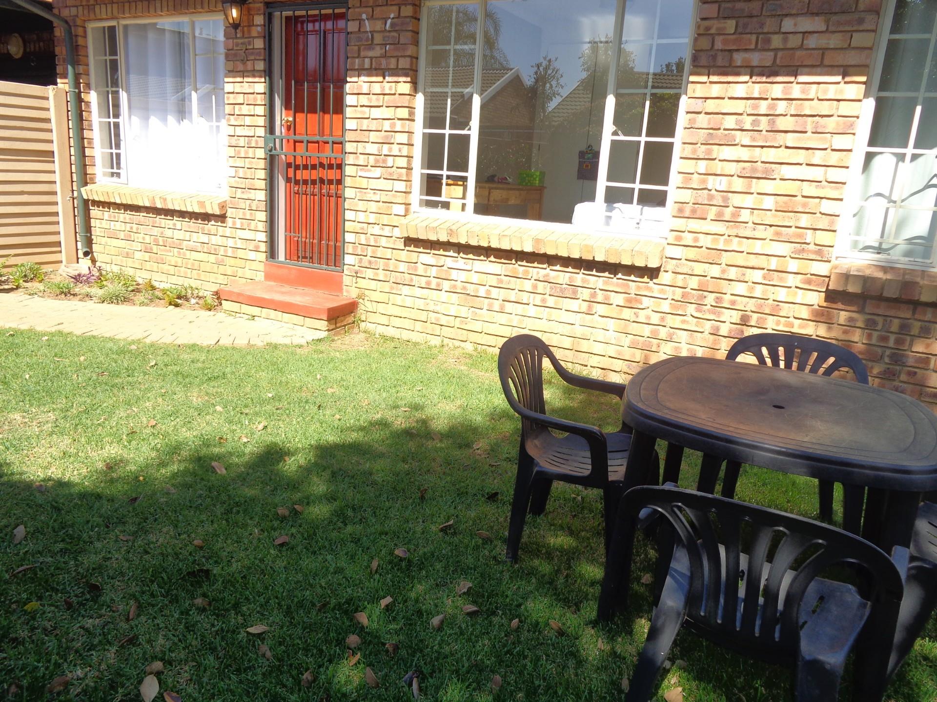 2 Bedroom House To Rent in Elarduspark RE/MAX™ of Southern Africa