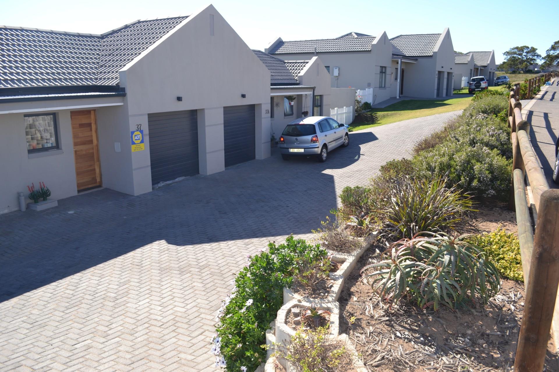 2 Bedroom House For Sale in Reebok RE/MAX™ of Southern Africa