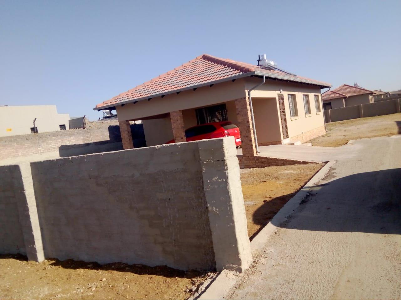 3 Bedroom House For Sale in Azaadville Gardens RE/MAX™ of Southern Africa
