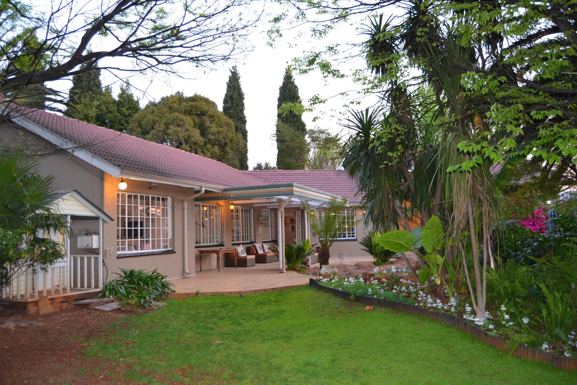 4 Bedroom House For Sale in Bedfordview RE/MAX™ of Southern Africa