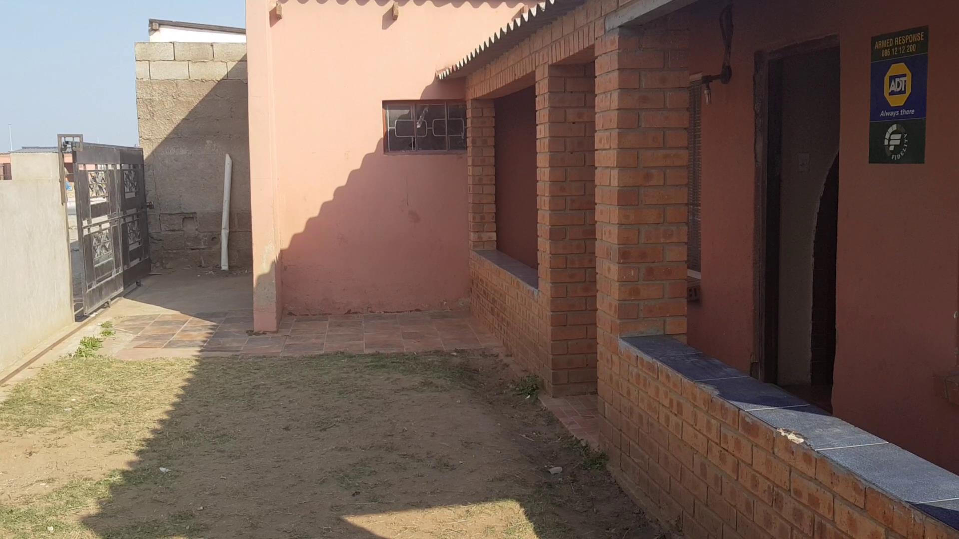 2 Bedroom House For Sale in Kwazakhele RE/MAX™ of Southern Africa