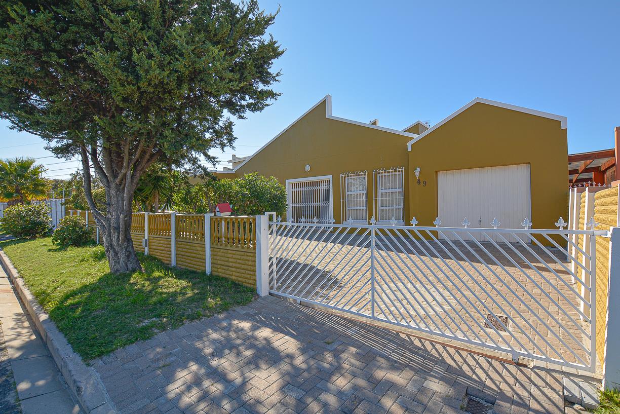 5 Bedroom House For Sale in Bothasig RE/MAX™ of Southern Africa