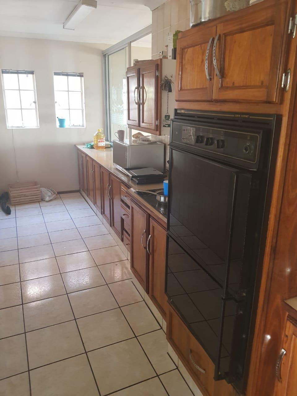 3 Bedroom House For Sale in Kinross RE/MAX™ of Southern Africa