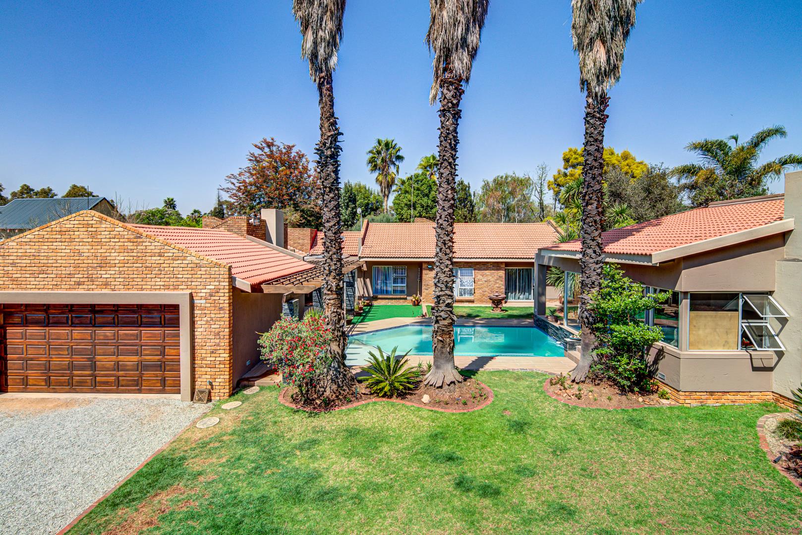 4 Bedroom House For Sale in Alphen Park RE/MAX™ of Southern Africa