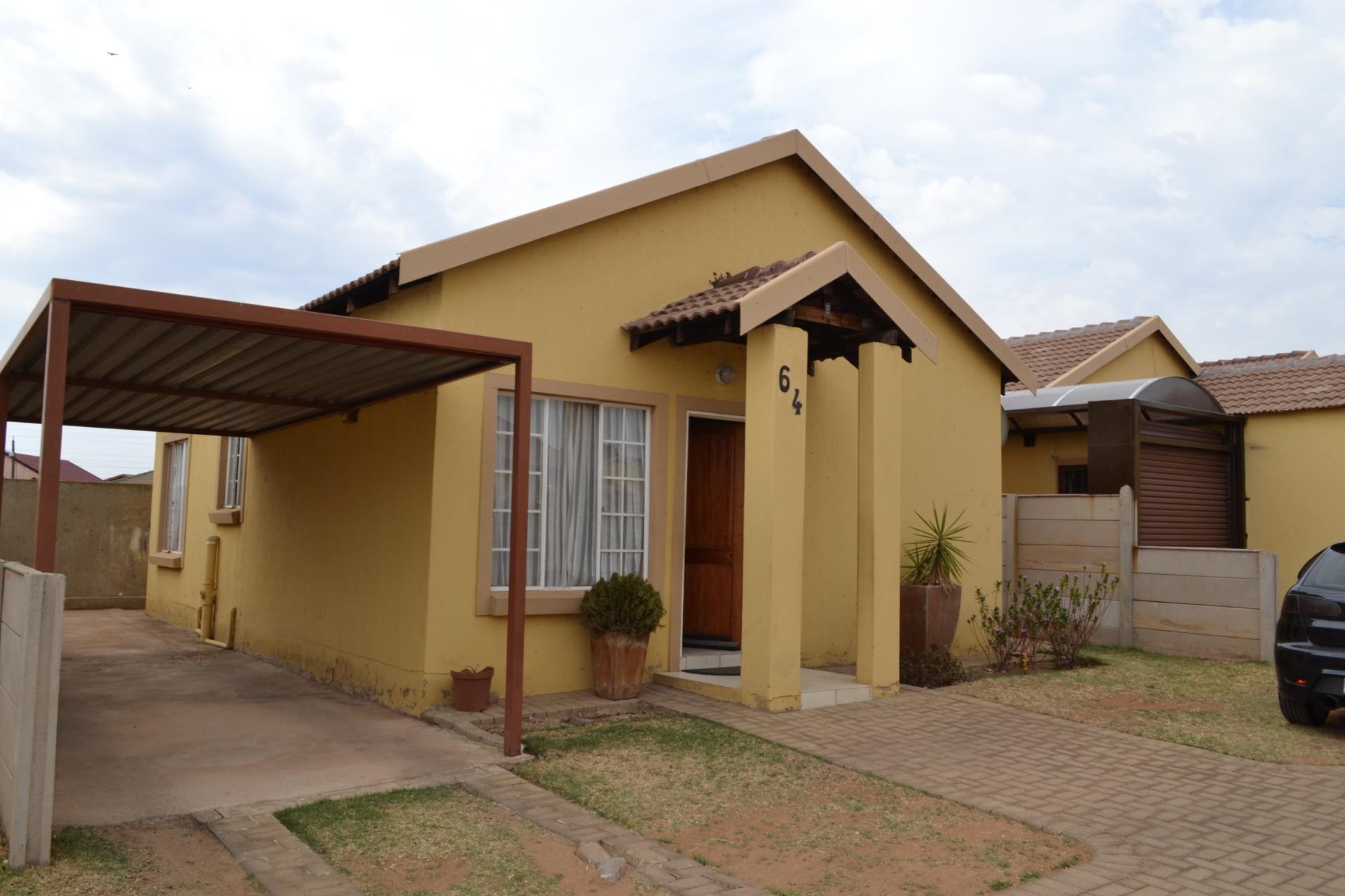 Property and houses for sale in Mohlakeng, Randfontein RE/MAX