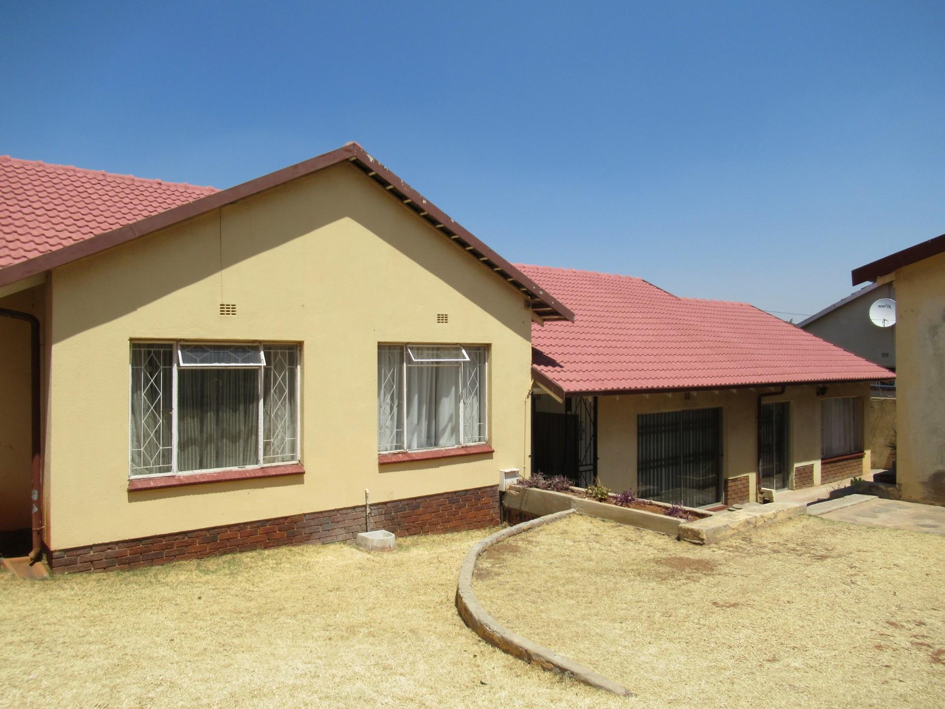 4 Bedroom House For Sale in Ridgeway RE/MAX™ of Southern Africa