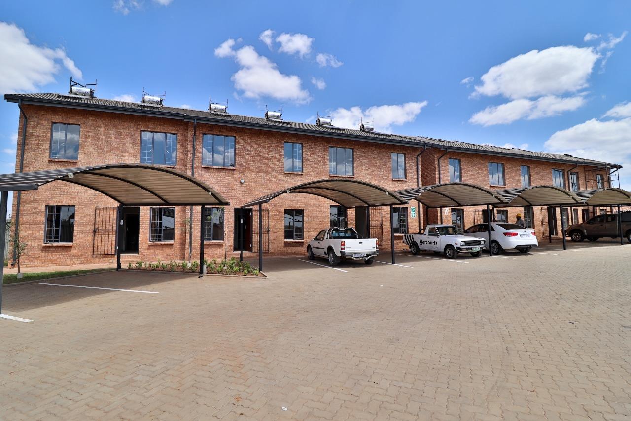 2 Bedroom House For Sale in Mahube Valley RE/MAX™ of Southern Africa