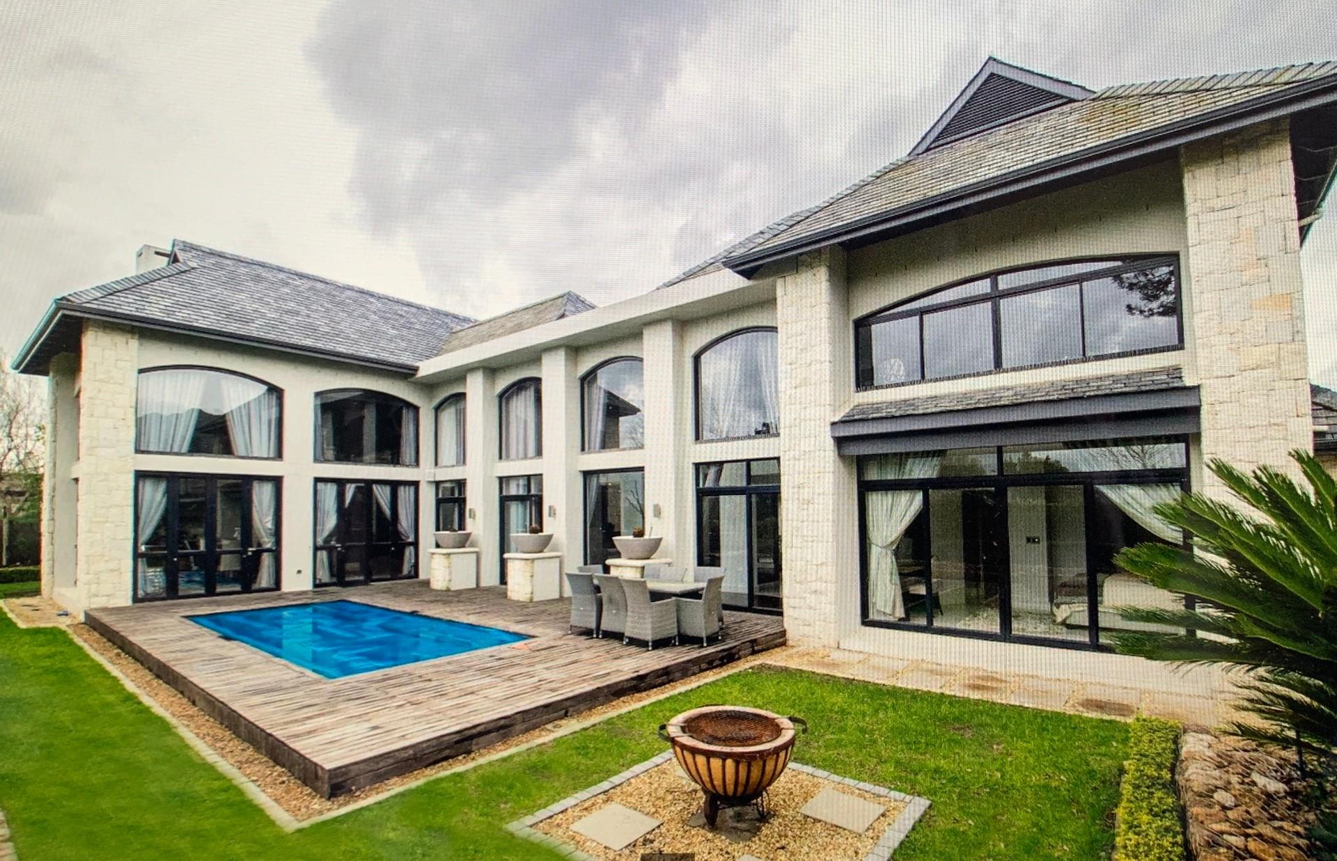4 Bedroom House For Sale in Val de Vie Estate RE/MAX™ of Southern Africa 4 Bedroom House For Sale in Val de Vie Estate RE/MAX™ of Southern Africa