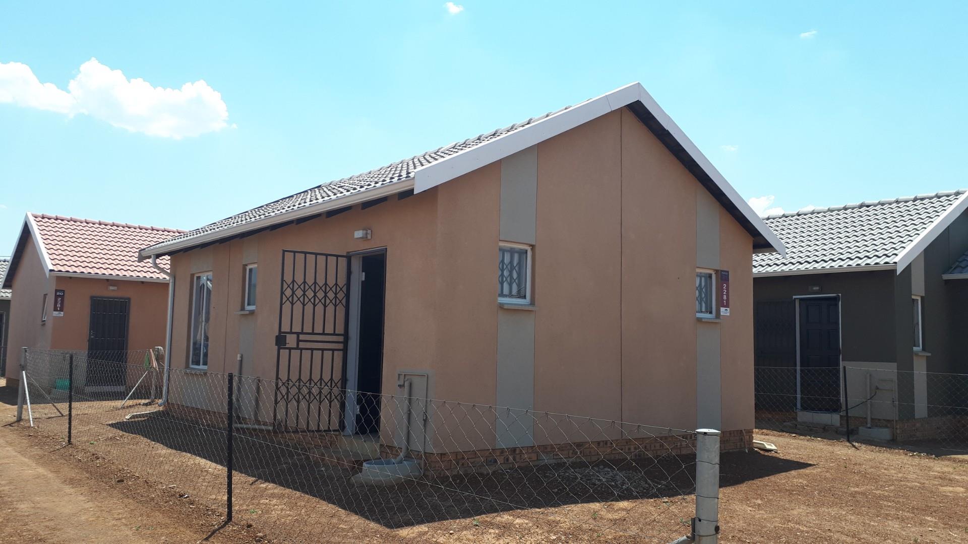 2 Bedroom House For Sale in Savanna City RE/MAX™ of Southern Africa