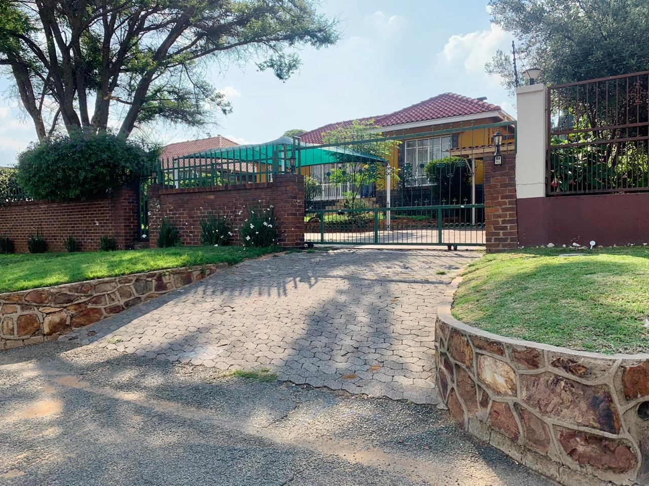 3 Bedroom House For Sale in Linmeyer RE/MAX™ of Southern Africa