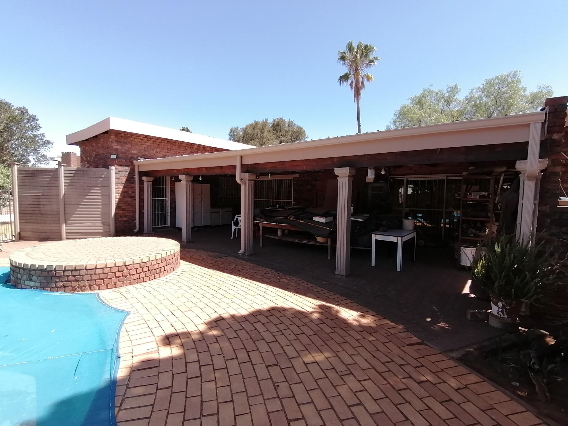 3 Bedroom House For Sale in Flora Gardens RE/MAX™ of Southern Africa