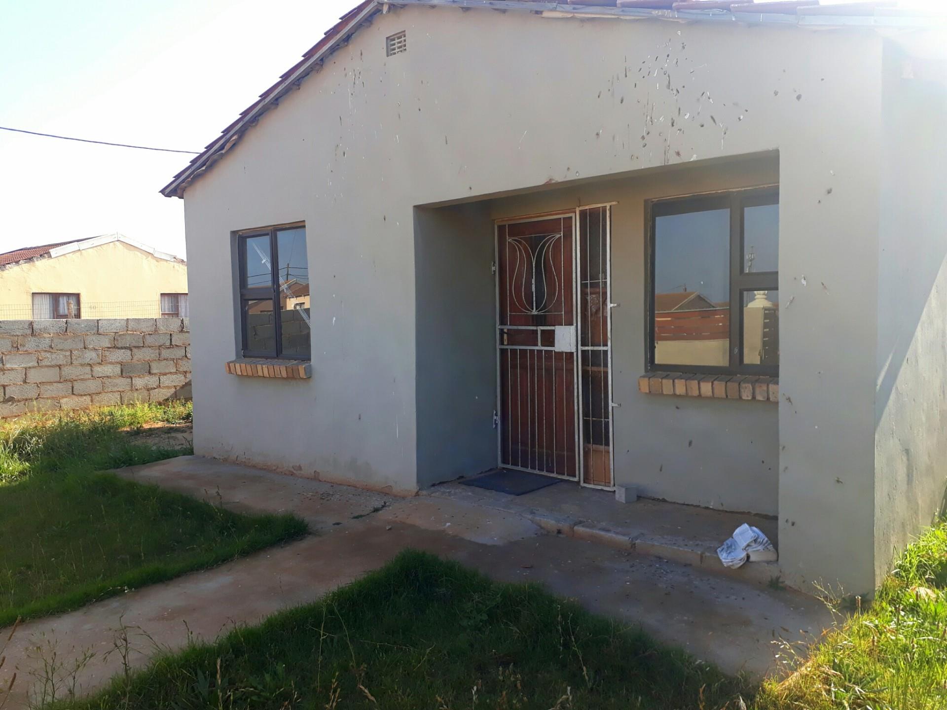 2 Bedroom House For Sale in Bethelsdorp RE/MAX™ of Southern Africa
