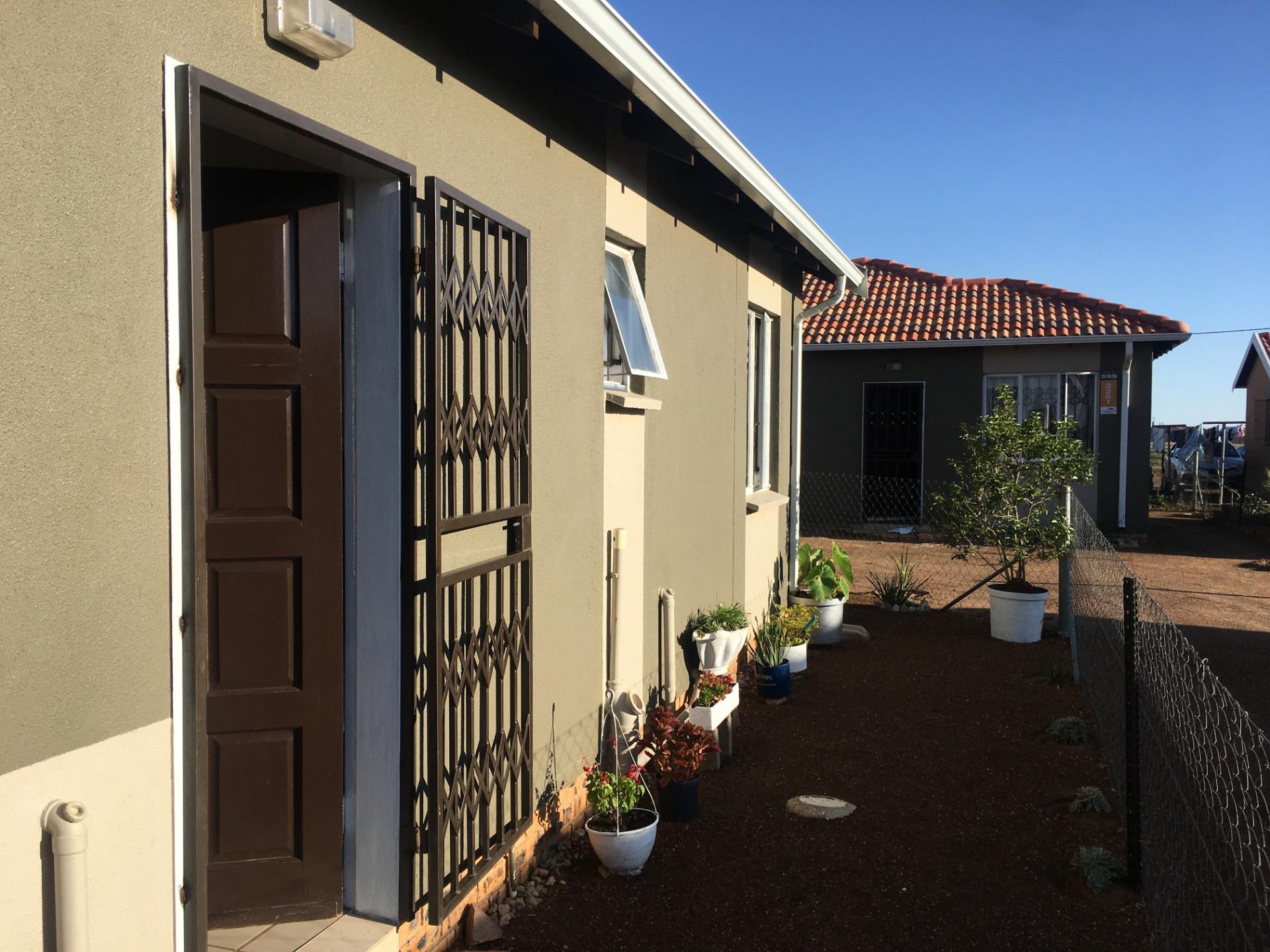 3 Bedroom House For Sale in Savanna City RE/MAX™ of Southern Africa