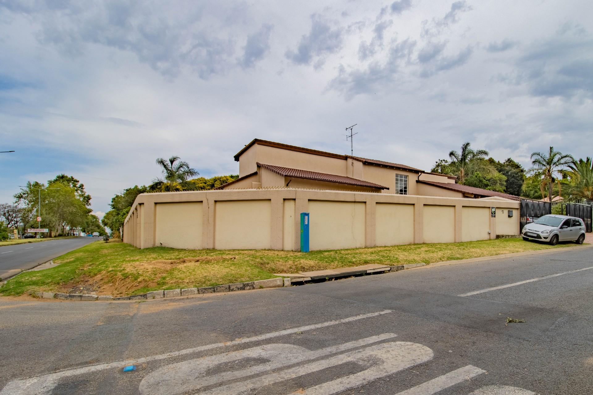 5 Bedroom House For Sale in Edendale RE/MAX™ of Southern Africa
