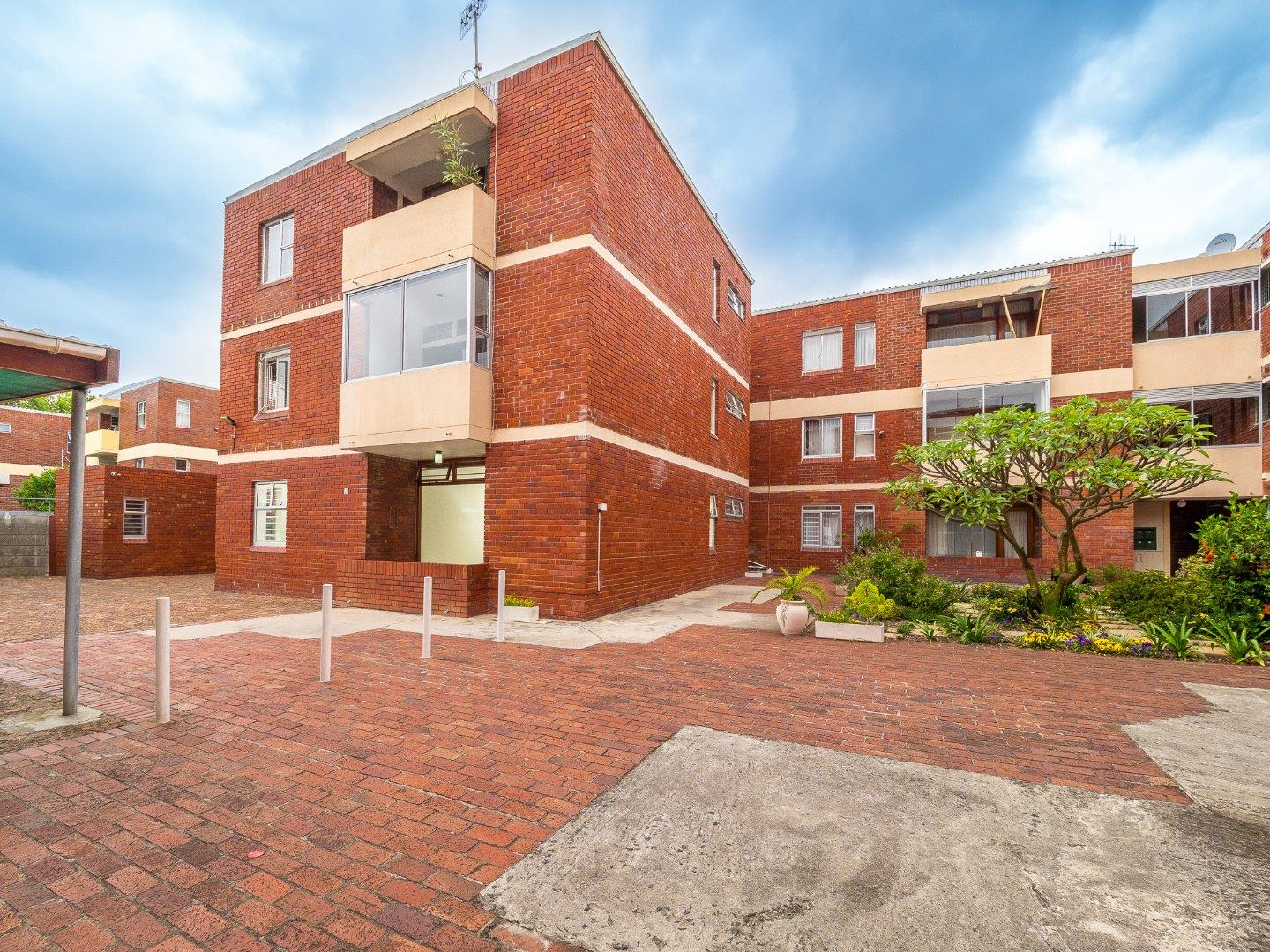 2 Bedroom Apartment / Flat For Sale in Diep River RE/MAX™ of Southern