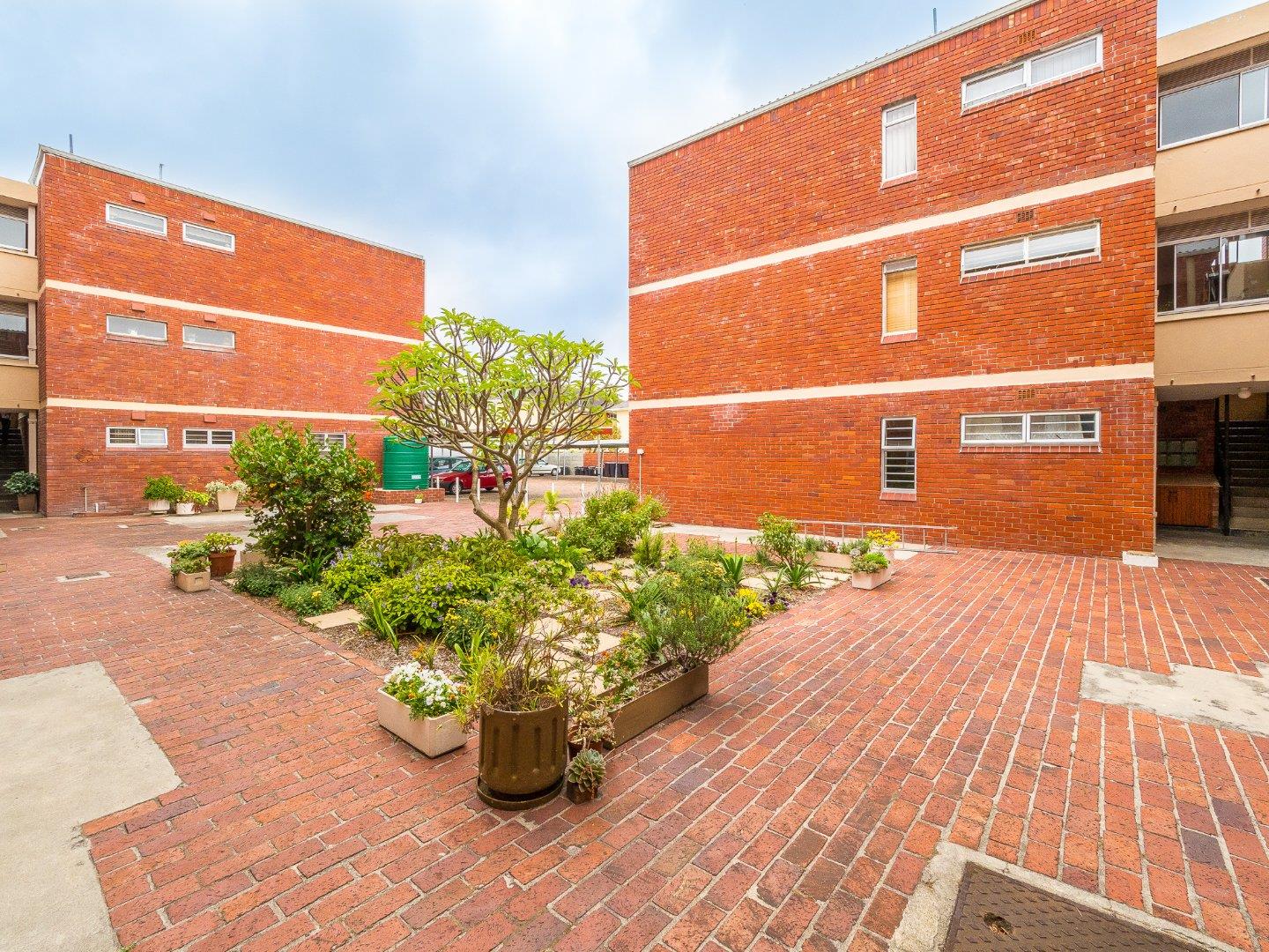 2 Bedroom Apartment / Flat For Sale in Diep River RE/MAX™ of Southern