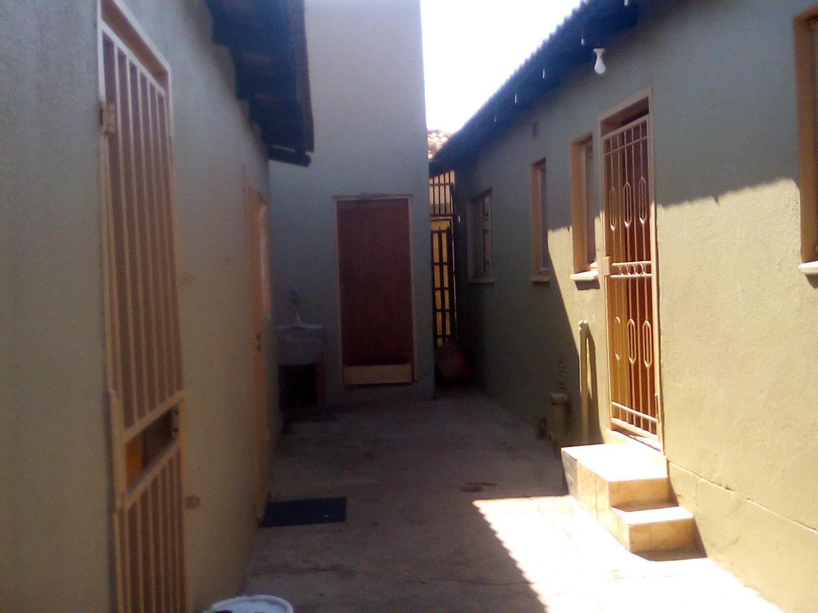 3 Bedroom House For Sale in Tokoza Gardens RE/MAX™ of Southern Africa