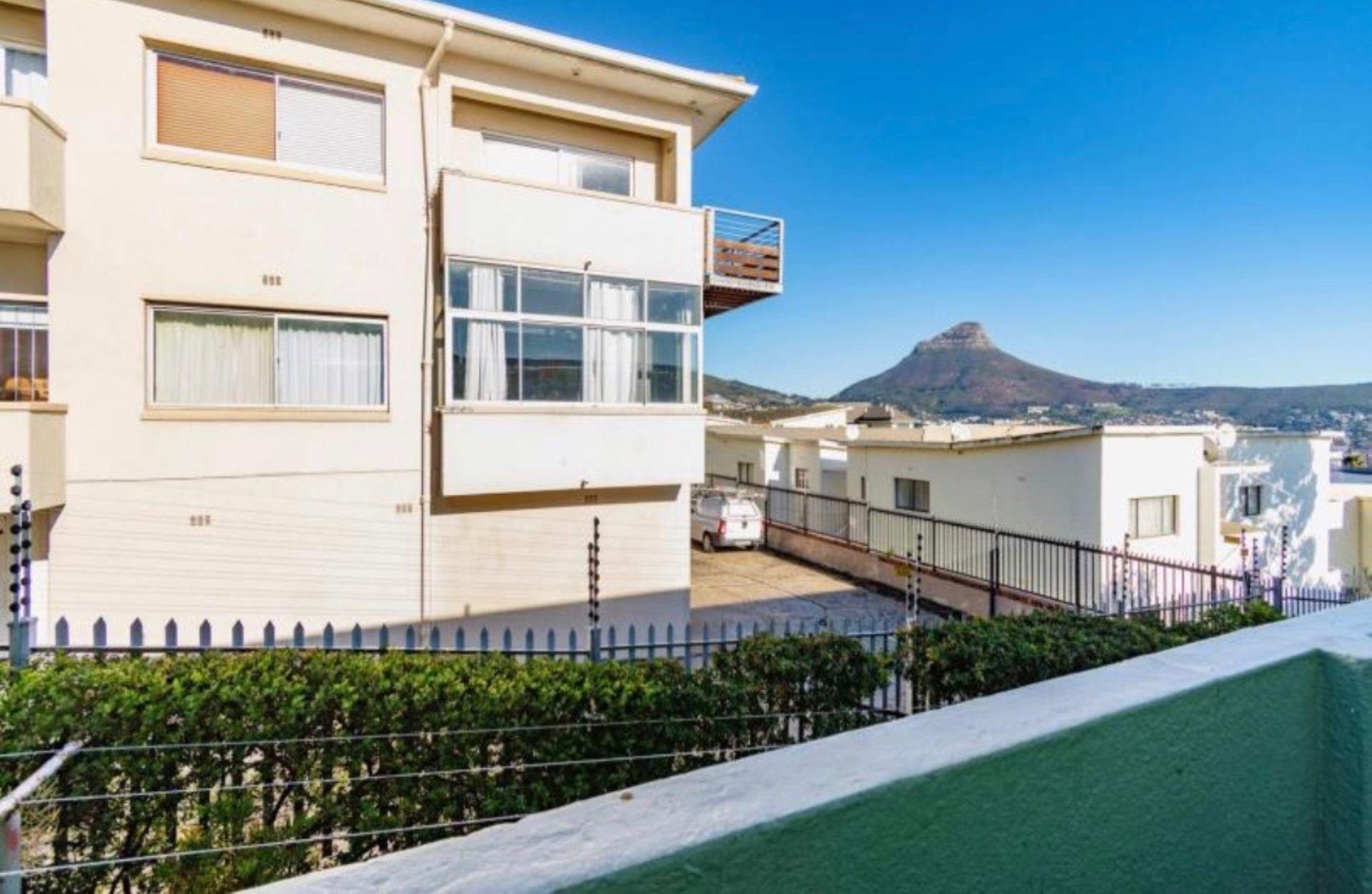 2 Bedroom House For Sale in Vredehoek RE/MAX™ of Southern Africa