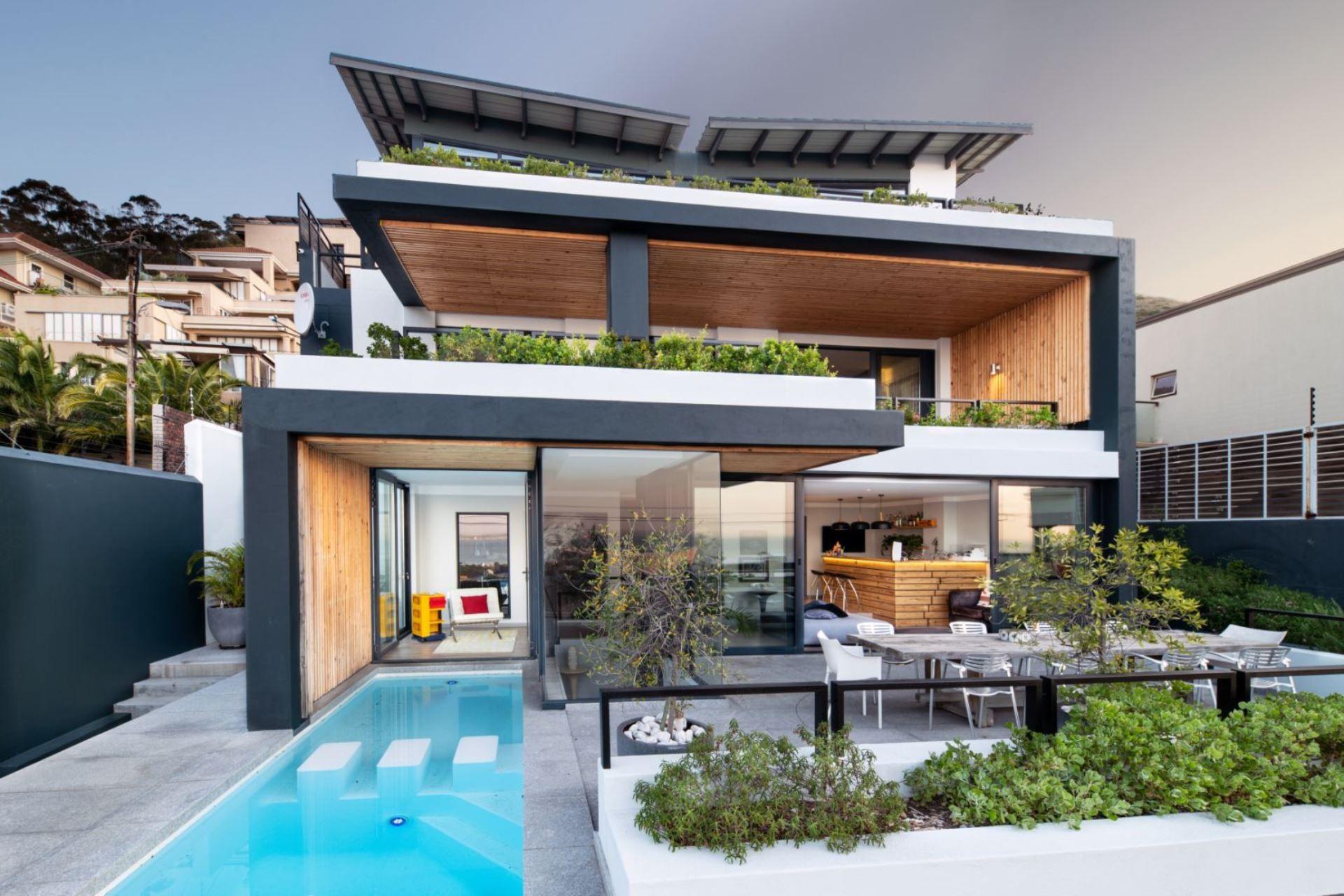 3 Bedroom House For Sale in Green Point RE/MAX™ of Southern Africa