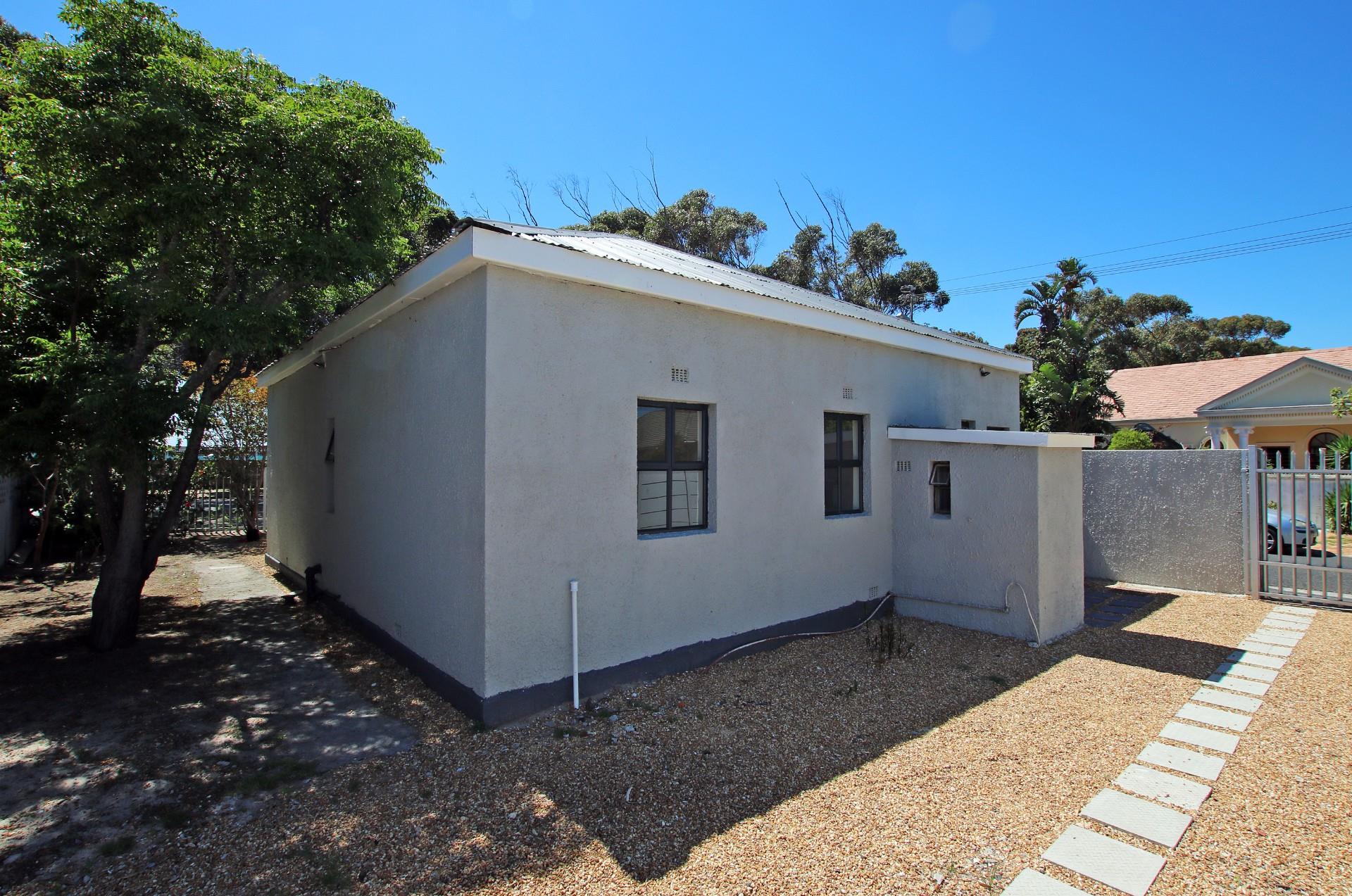 3 Bedroom House For Sale in Wynberg RE/MAX™ of Southern Africa