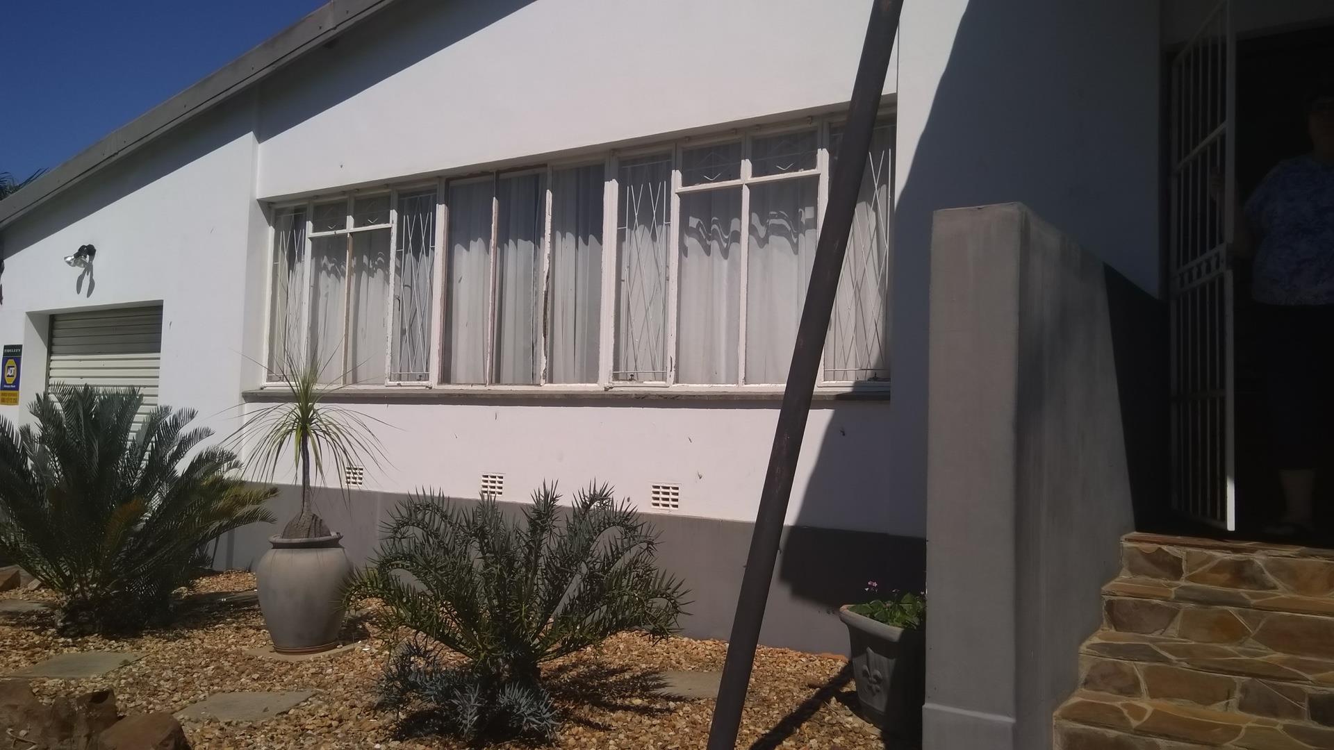 4 Bedroom House For Sale in Humansdorp RE/MAX™ of Southern Africa