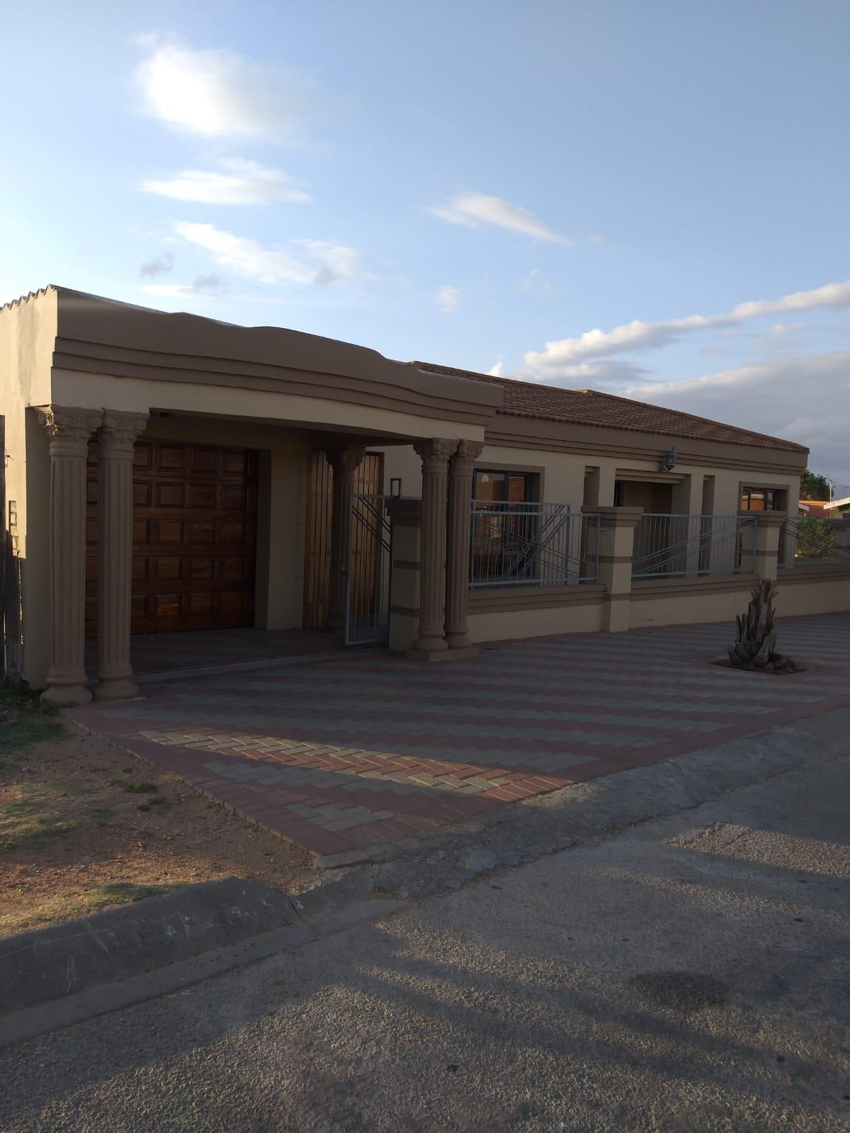 3 Bedroom House For Sale in Kwanobuhle RE/MAX™ of Southern Africa