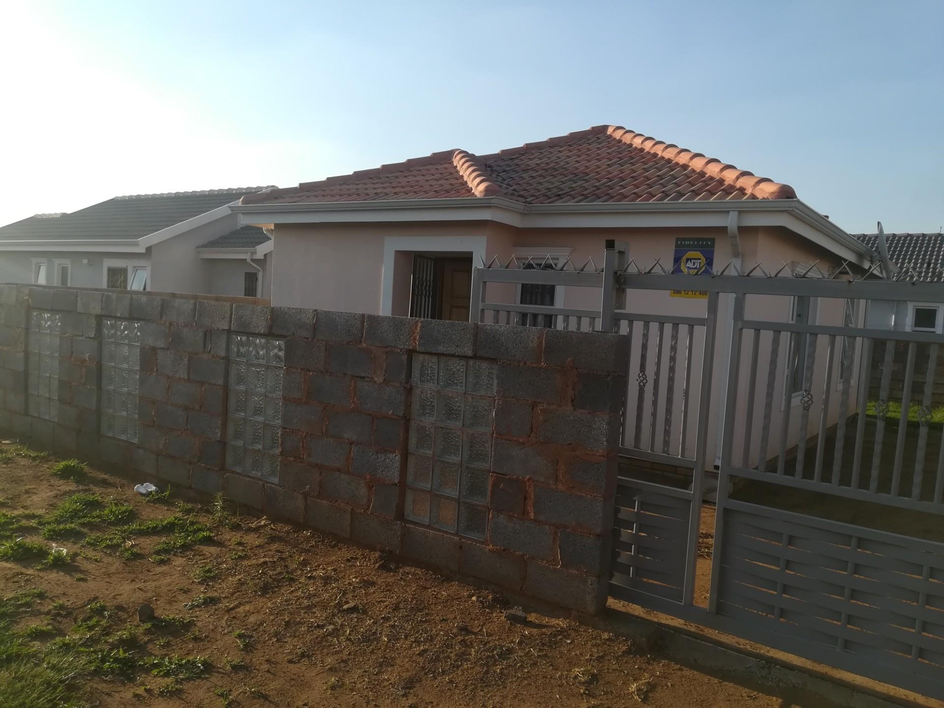 2 Bedroom House For Sale in Buhle Park RE/MAX™ of Southern Africa