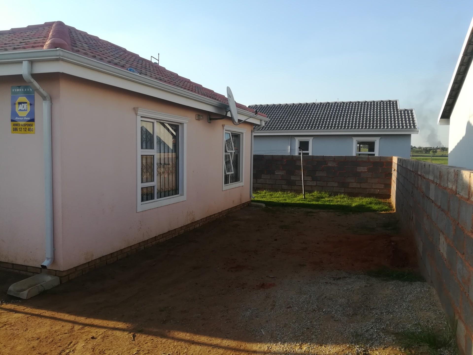 2 Bedroom House For Sale in Buhle Park RE/MAX™ of Southern Africa