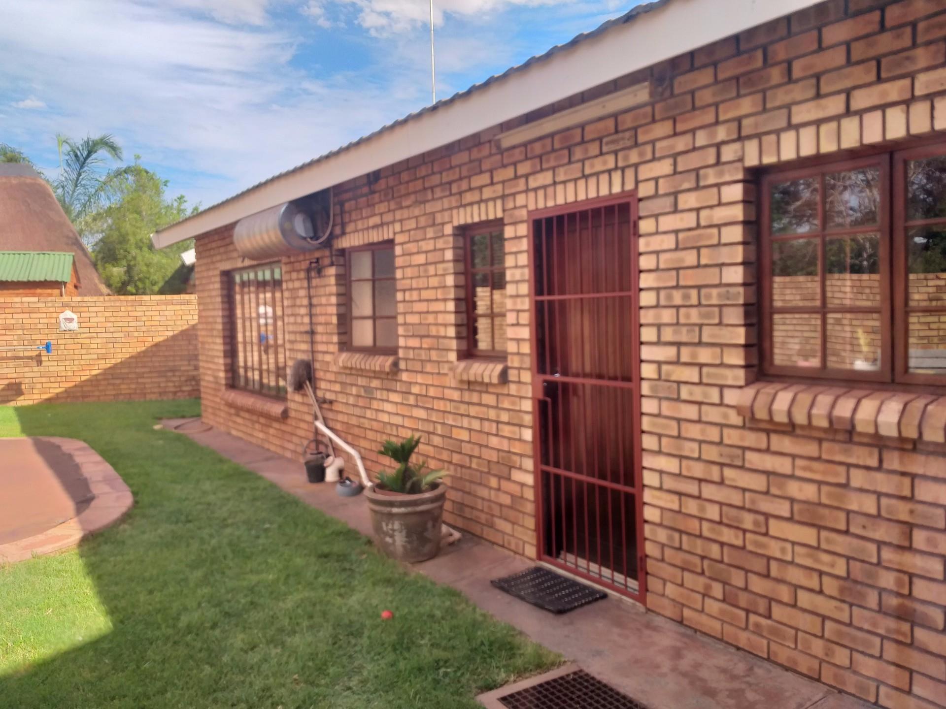 5 Bedroom House For Sale in Kathu RE/MAX™ of Southern Africa