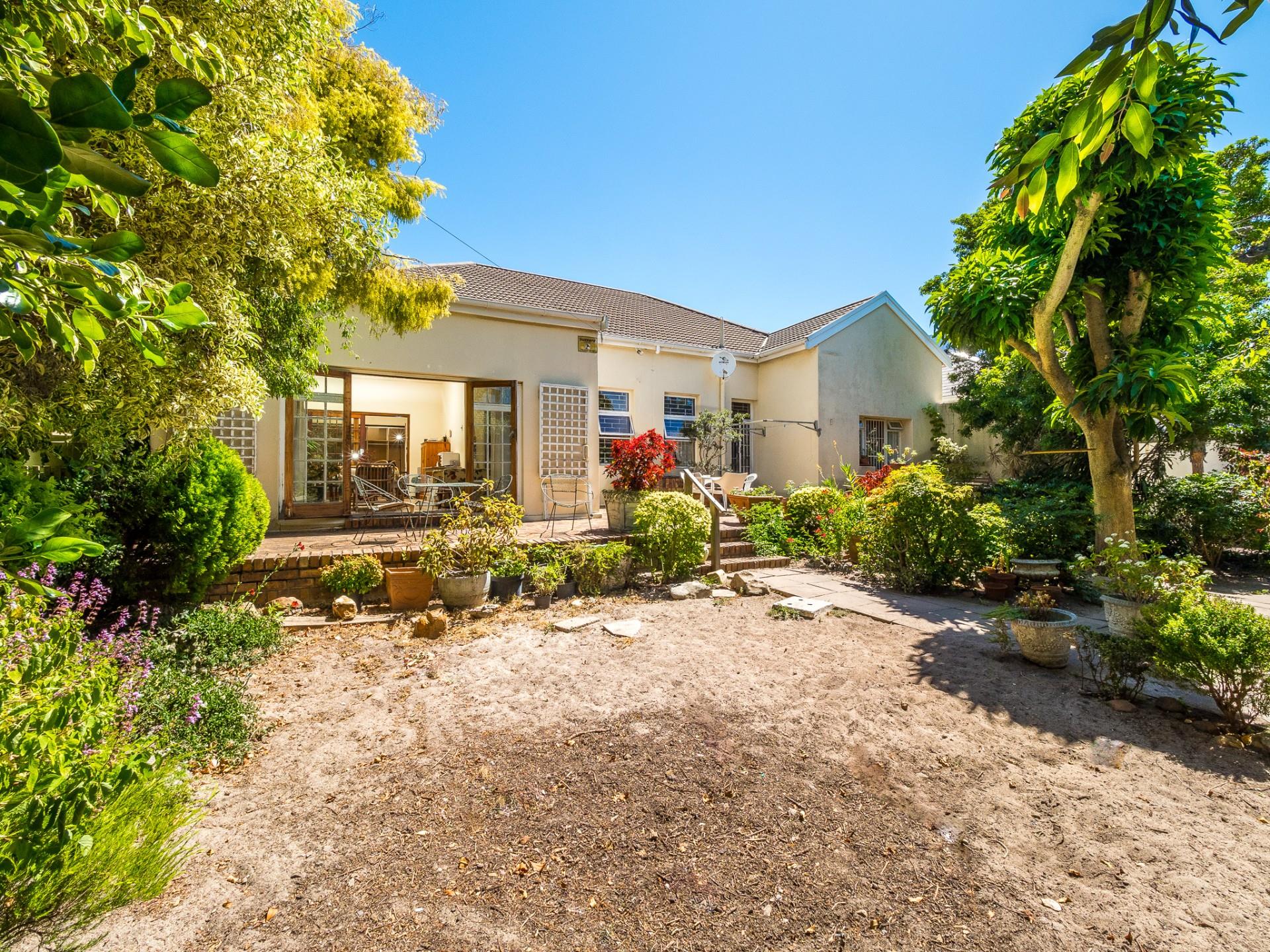 4 Bedroom House For Sale in Rondebosch RE/MAX™ of Southern Africa