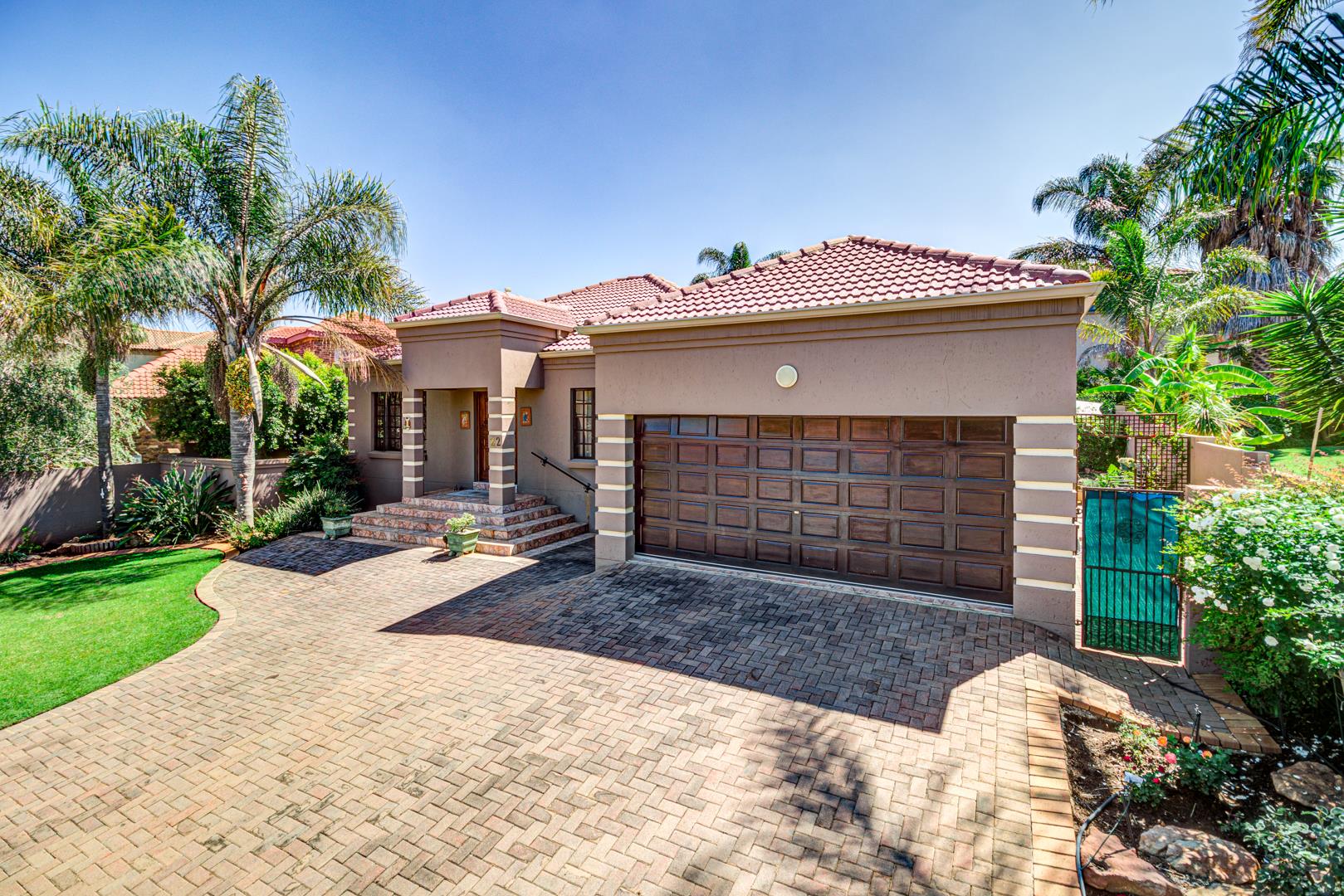 3 Bedroom House For Sale in Glen Erasmia RE/MAX™ of Southern Africa