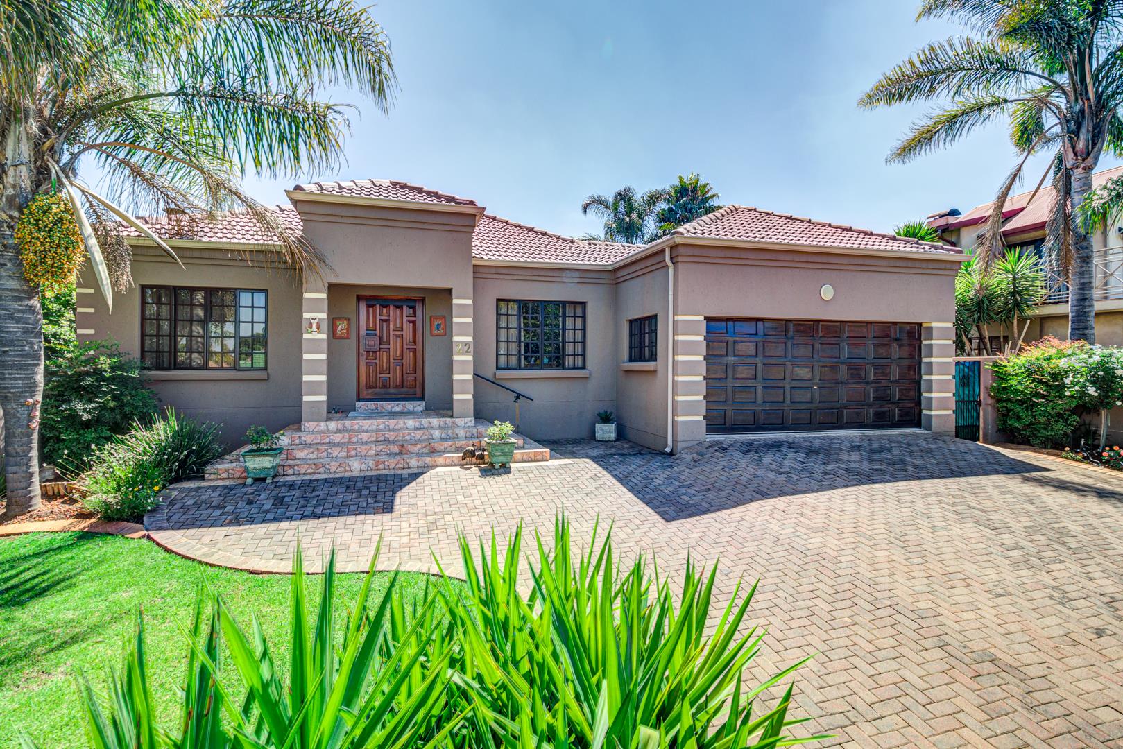 3 Bedroom House For Sale in Glen Erasmia RE/MAX™ of Southern Africa