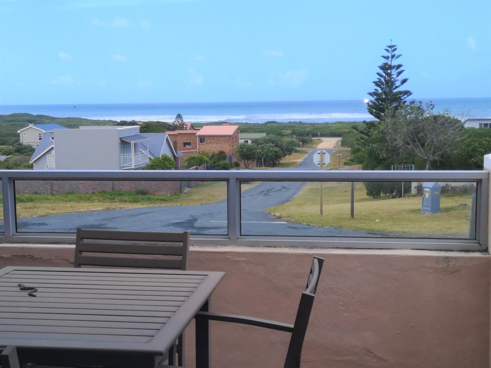 4 Bedroom House For Sale in Pearly Beach RE/MAX™ of Southern Africa