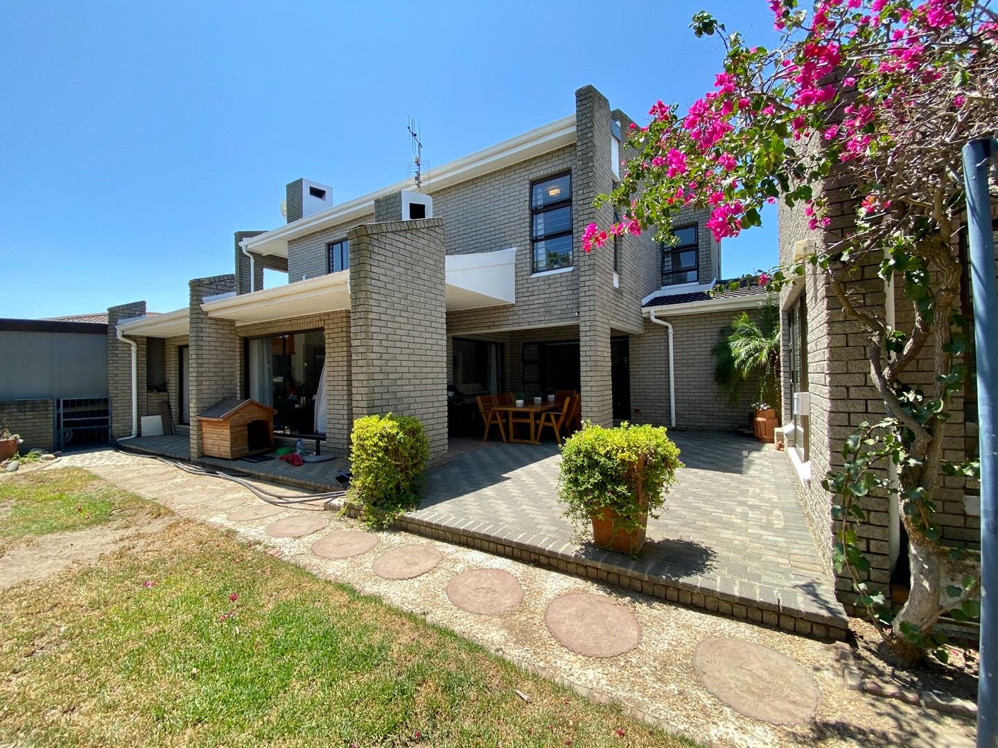 4 Bedroom House For Sale in Goedehoop RE/MAX™ of Southern Africa