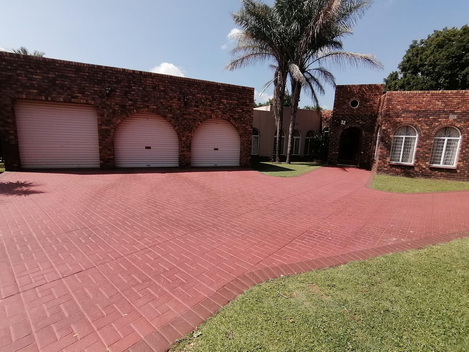 3 Bedroom House For Sale in Brackenhurst RE/MAX™ of Southern Africa