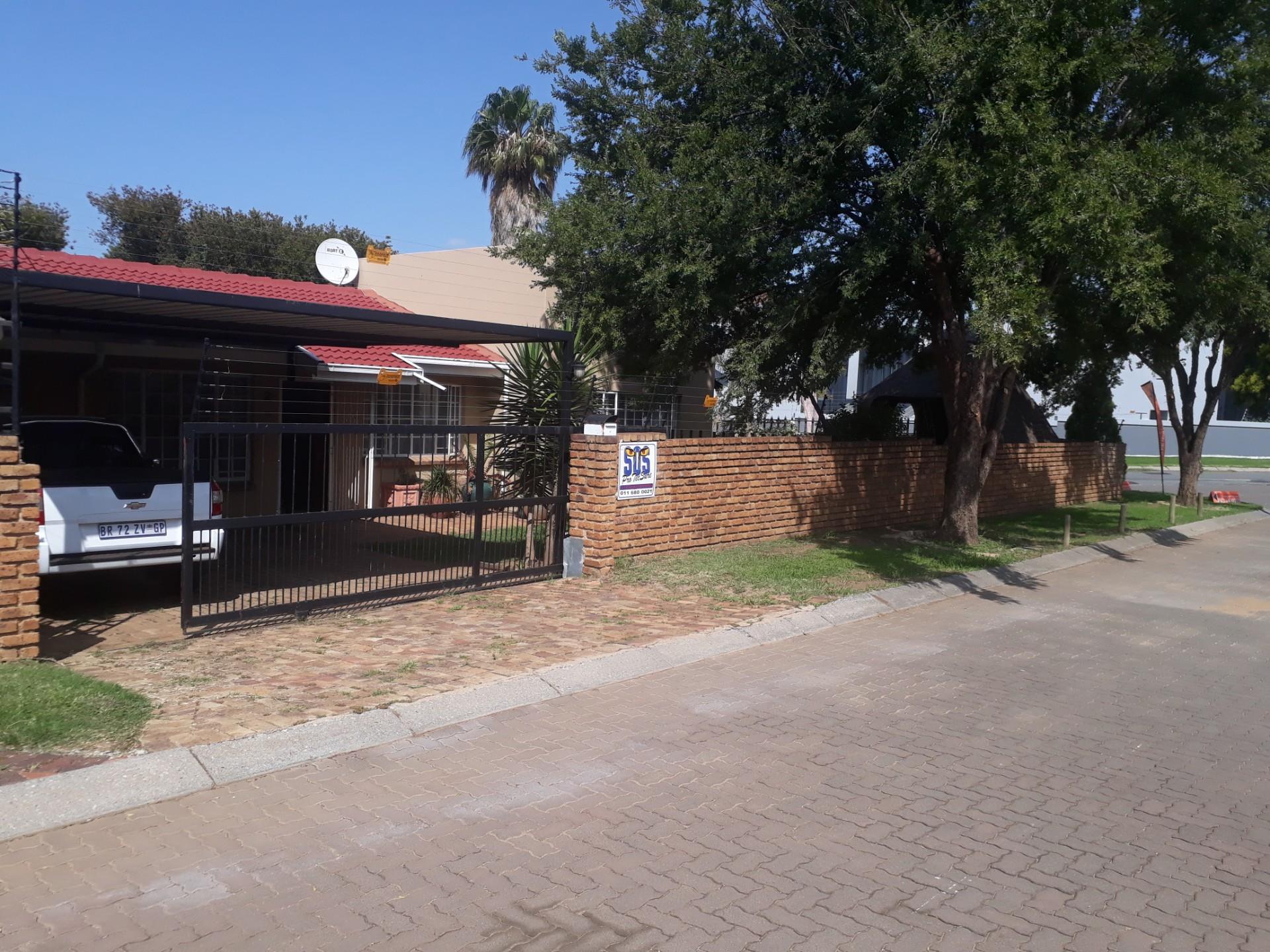 3 Bedroom House For Sale in Mulbarton RE/MAX™ of Southern Africa